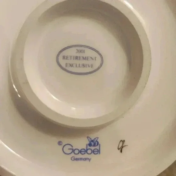 MJ Hummel 2001 Retirement Exclusive Girl Sheep Limited Edition Figure 36113 5" - Picture 6 of 6